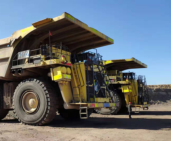 Pneus OTR géants 53 / 80R63 luan massivement utilisés sur une grande mine de charbon de Mongolie intérieure