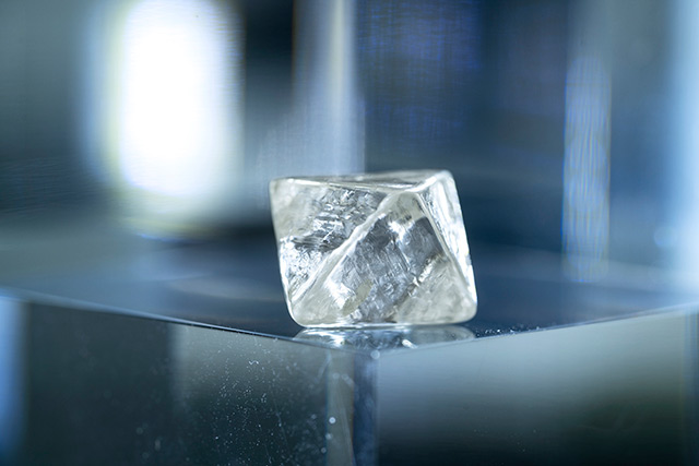 Rio Tinto révèle un gros diamant blanc rare de la mine de diamants Argyle